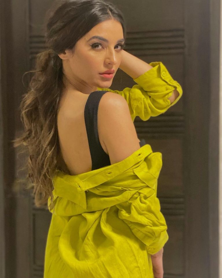 Actress And Model Sadia Khan Latest Alluring Clicks From Dubai Reviewit Pk