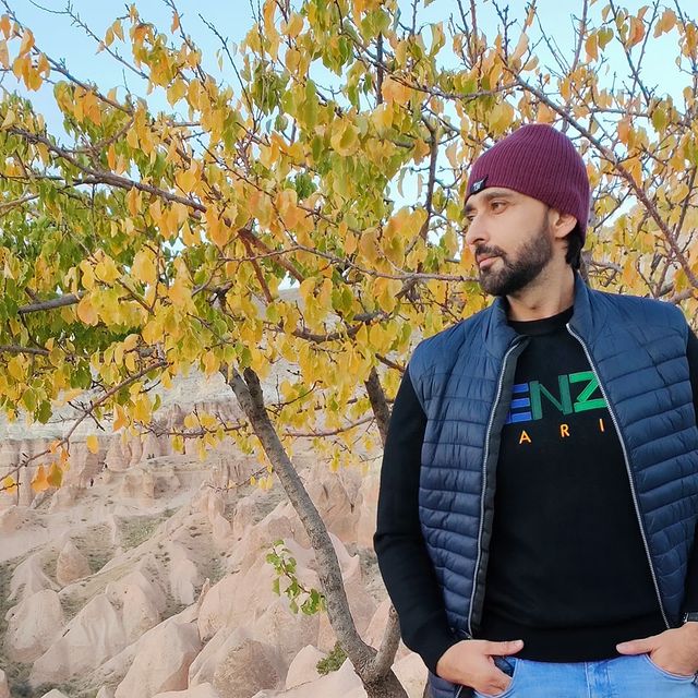 Sami Khan Vacationing With Family In Turkey