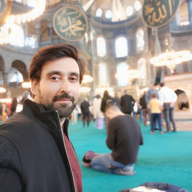 Sami Khan Vacationing With Family In Turkey