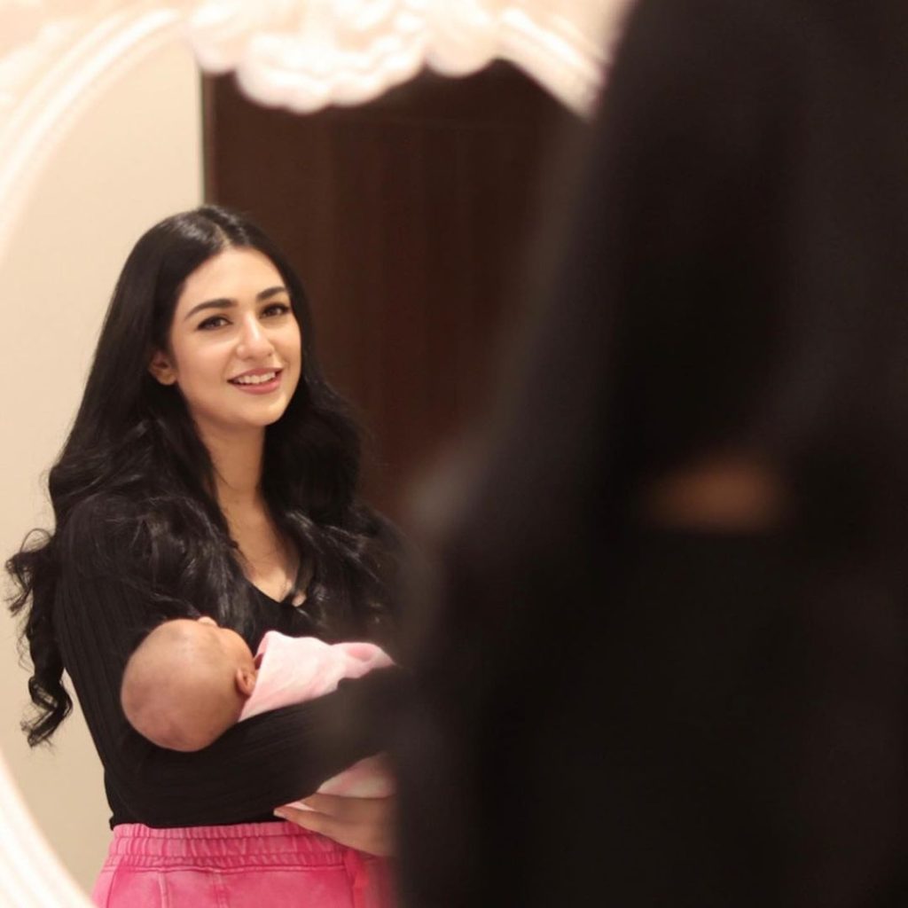 Adorable Pictures And Videos Of Sarah Khan With Her Daughter