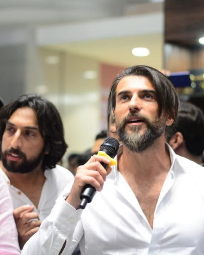 Cengiz Coskun AKA Turgut Alp Is Overwhelmed By The Love of Pakistanis