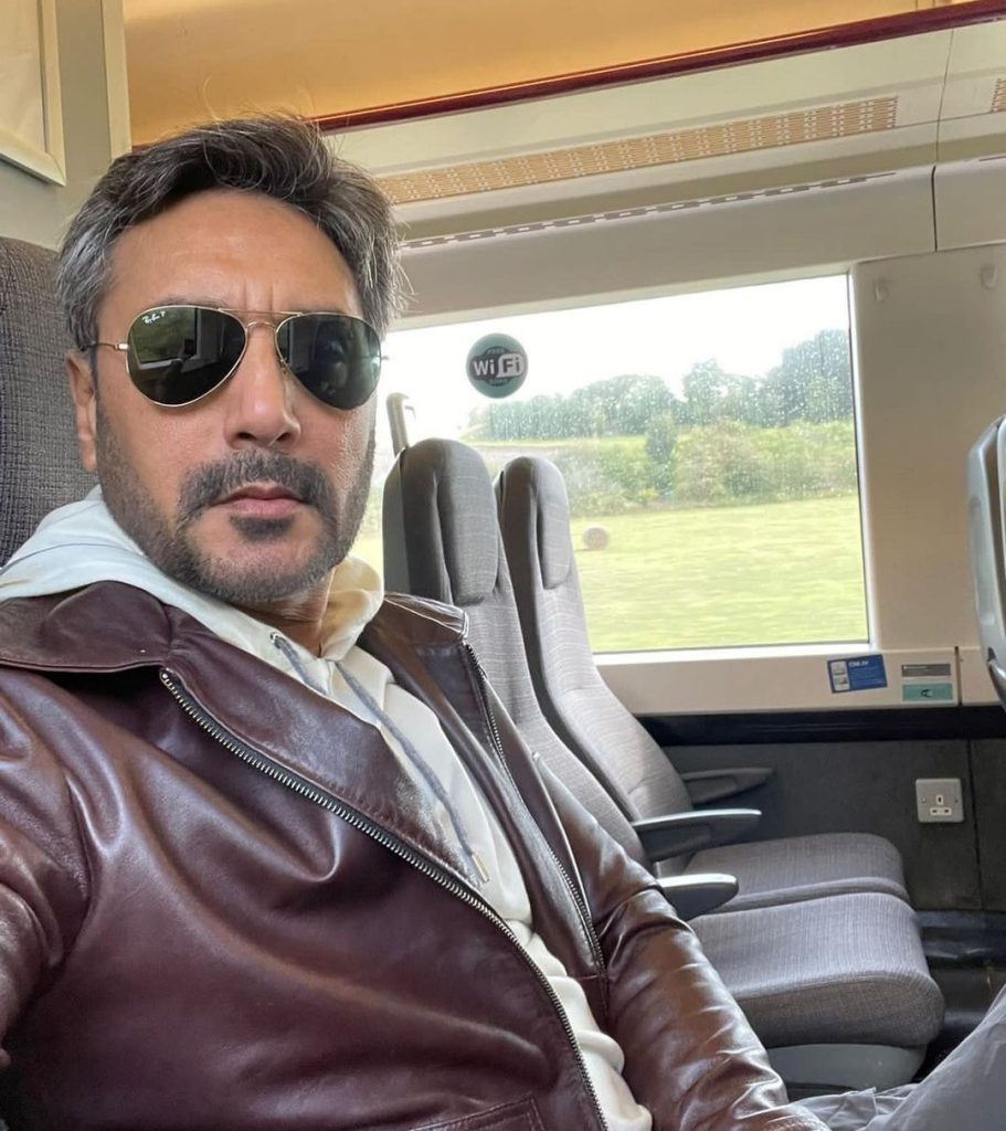 Adnan Siddiqui Seconds Amitabh Bachan on His Thoughts