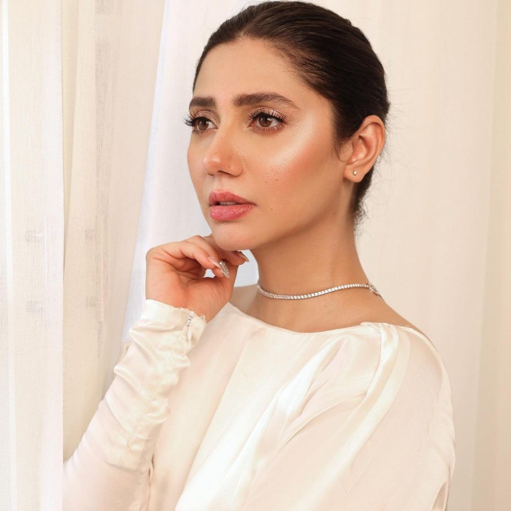 Price of Mahira Khan’s Expensive Branded Shoes at a Recent Event