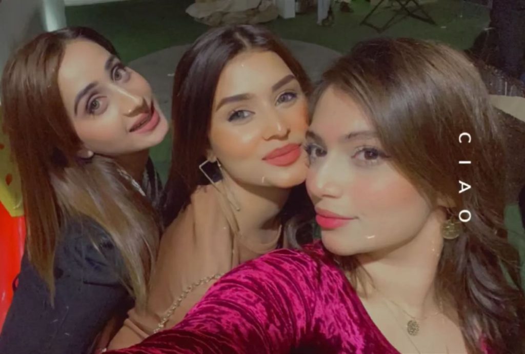 Aiman Khan And Minal Khan Having Some Quality Time With Friends