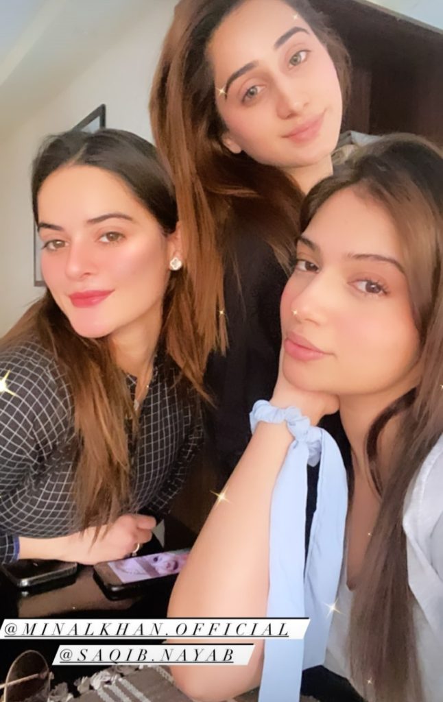 Aiman Khan And Minal Khan Having Some Quality Time With Friends