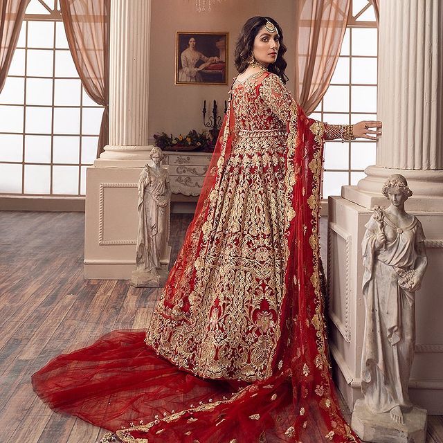 Ayeza Khan Looks Regal In Her Latest Bridal Shoot