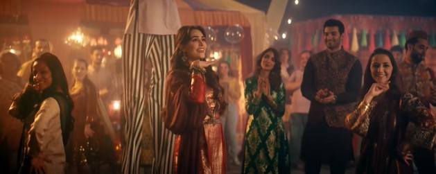 Public Reacts To Esra Bilgic AKA Halima Sultan's Dance In Recent Pakistani Advertisement