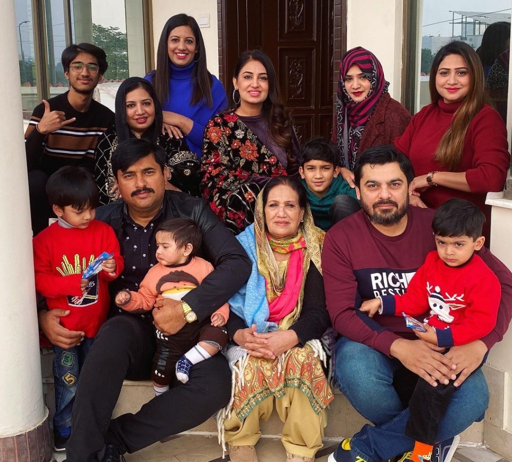 Farah Yousaf Celebrating Birthday With Iqrar-ul-Hassan And Family