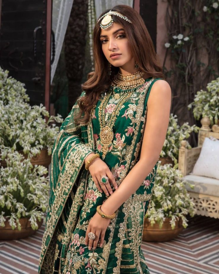 Kinza Hashmi Looks Gorgeous In Latest Bridal Shoot | Reviewit.pk