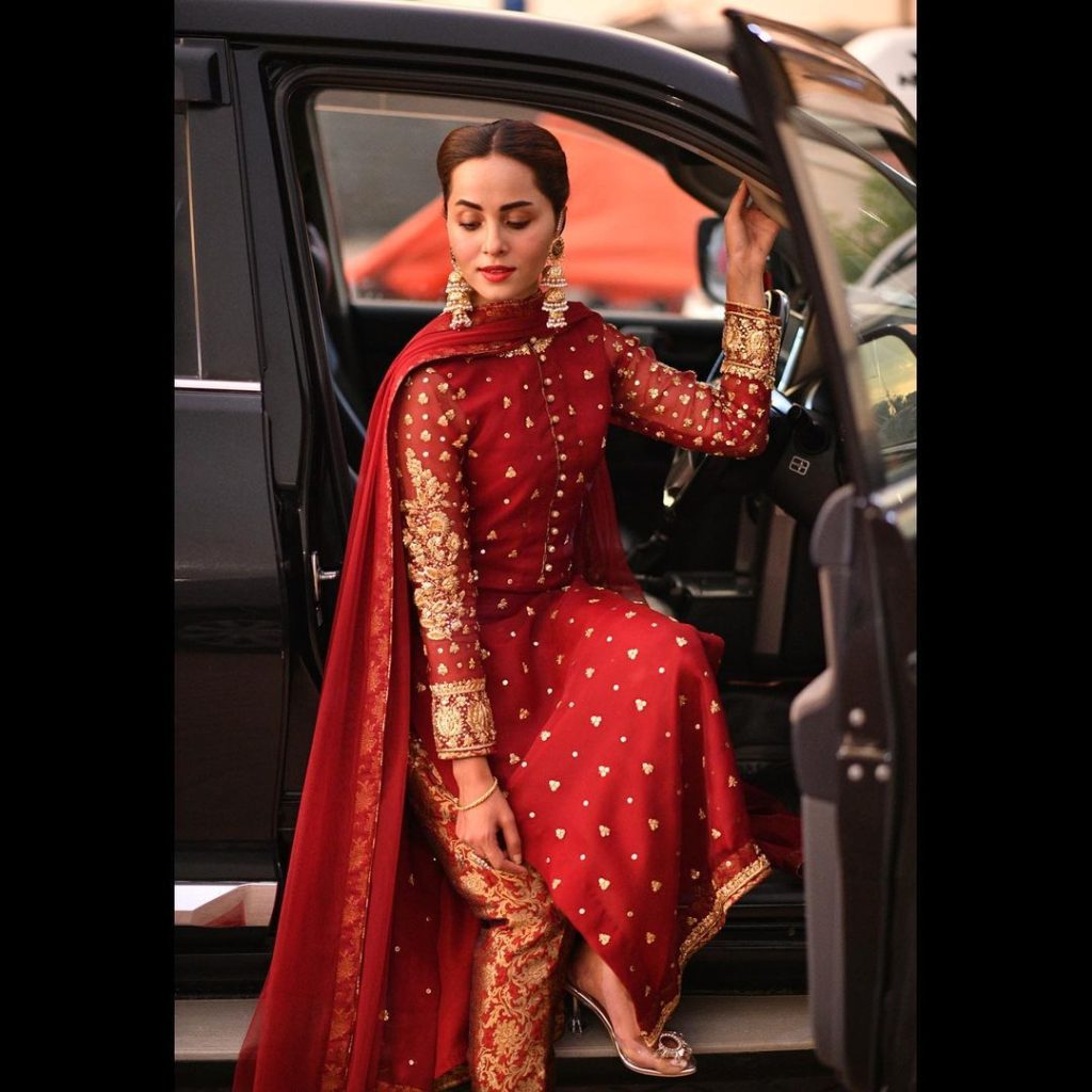 Vibrant Clicks Of Actress Nimra Khan