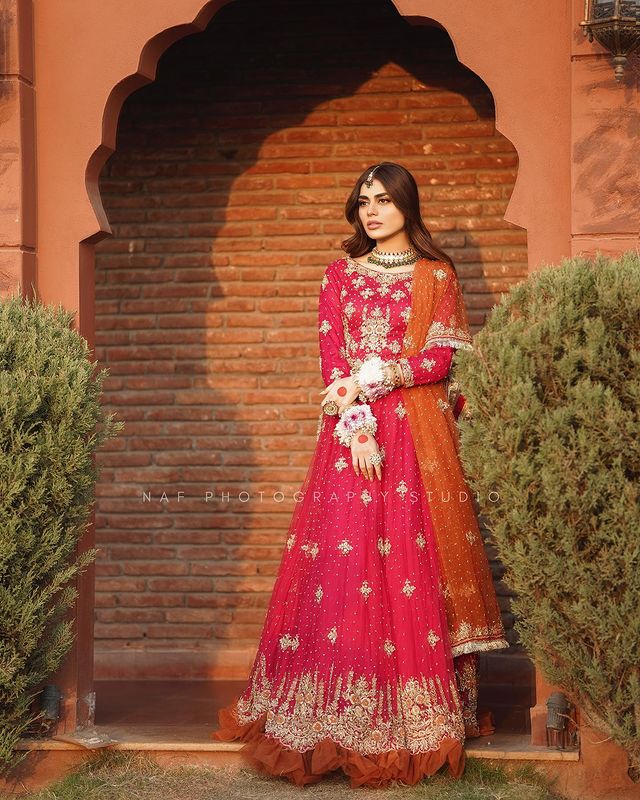 Sadaf Kanwal Looks Splendid In Gorgeous Red Bridal Ensemble