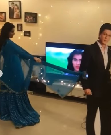 Public Reacts To SRK Themed Dholak In A Pakistani Wedding