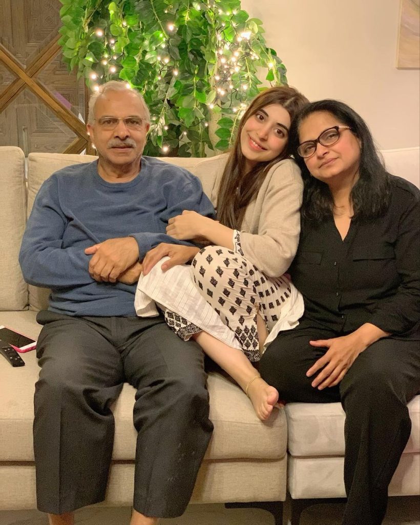 Urwa Hocane Beautiful Pictures With Her Parents