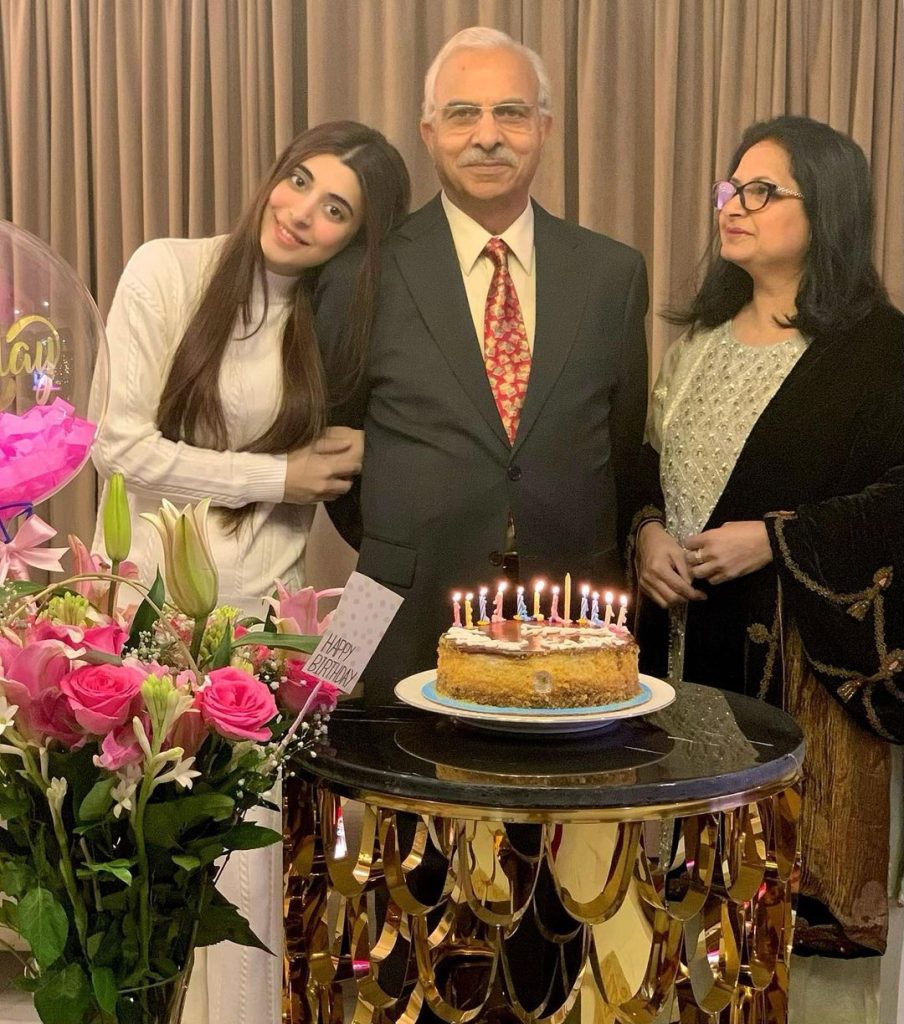 Urwa Hocane Beautiful Pictures With Her Parents