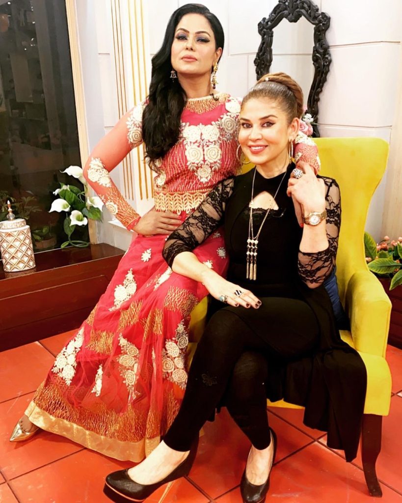 Veena Malik And Mishi Khan's Plank Challenge In Live Show Gets Criticism