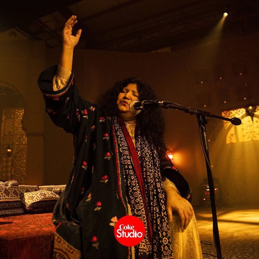 Here's Why Abida Parveen Met Naseebo Lal With Utmost Humility