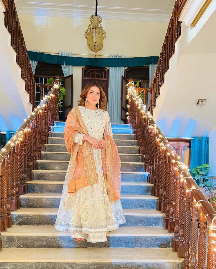 Actress Momina Iqbal's Latest Alluring Clicks