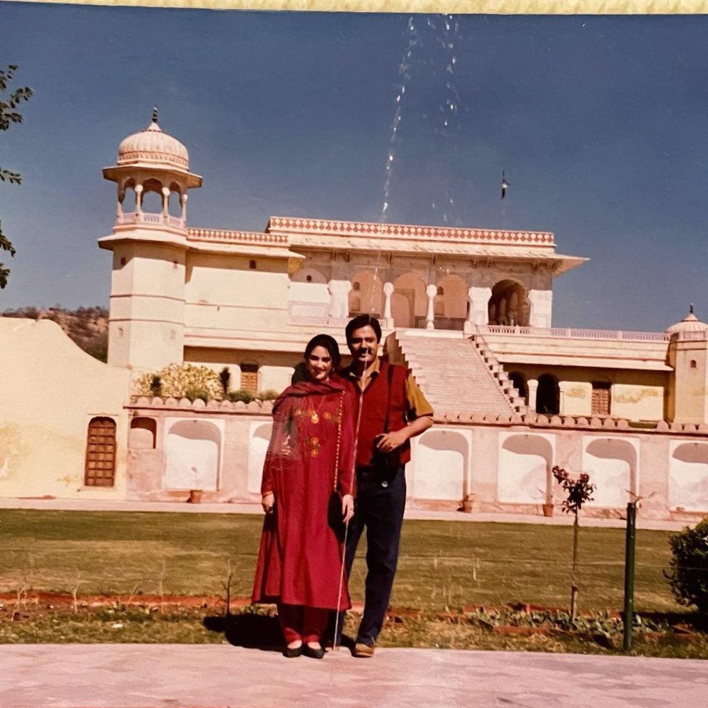 Nauman Ijaz's Wife Shares Throwback Pictures on Her Wedding Anniversary