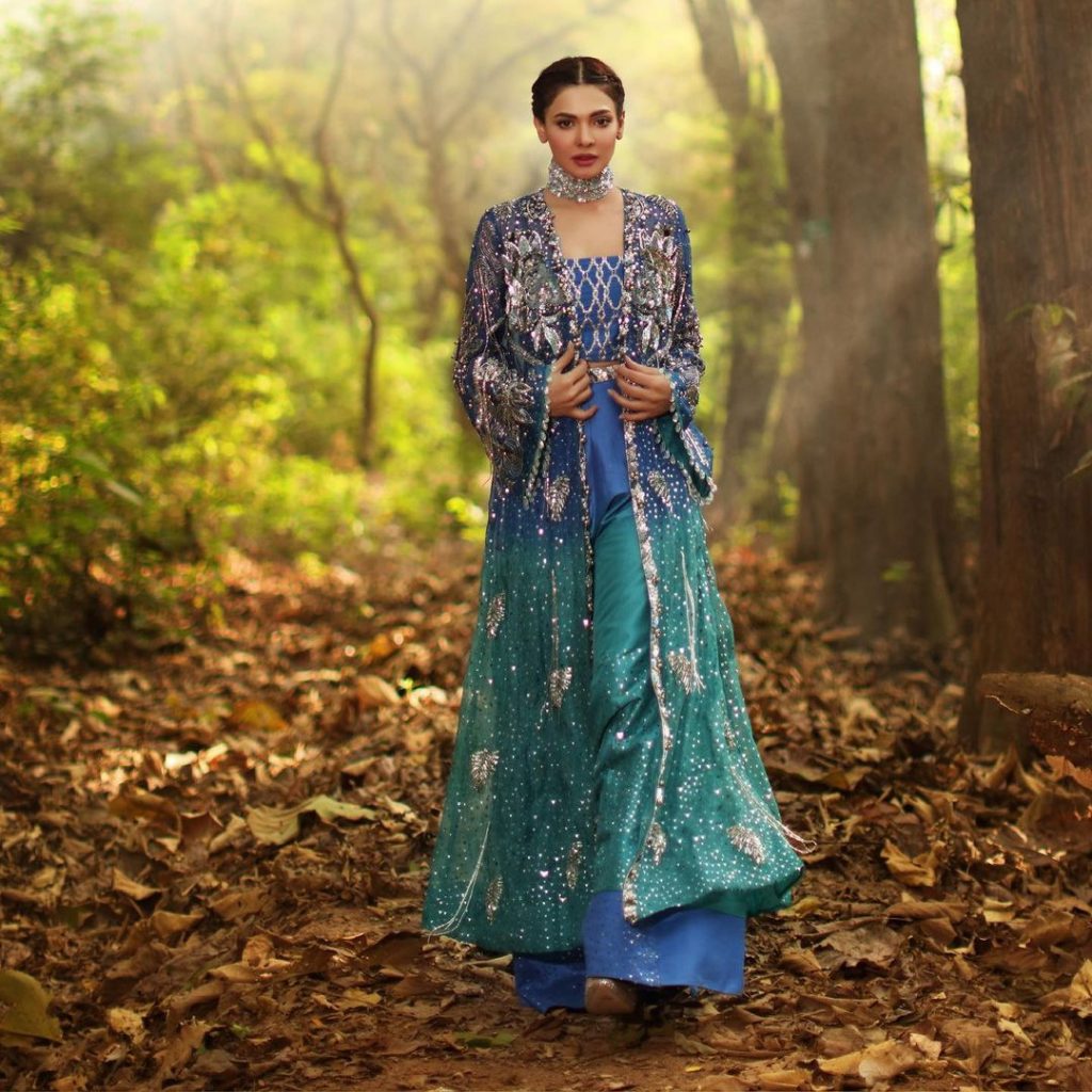 Sara Loren Flaunts Elegance in Her Recent Photoshoot