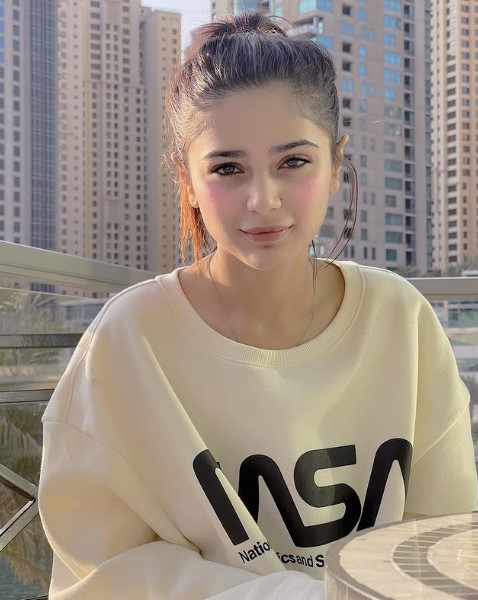 Netizens Criticize Aima Baig On Tax Evasion