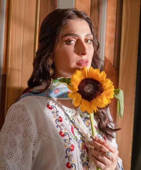 Ayeza Khan Becomes Most Followed Pakistani Celebrity On Instagram