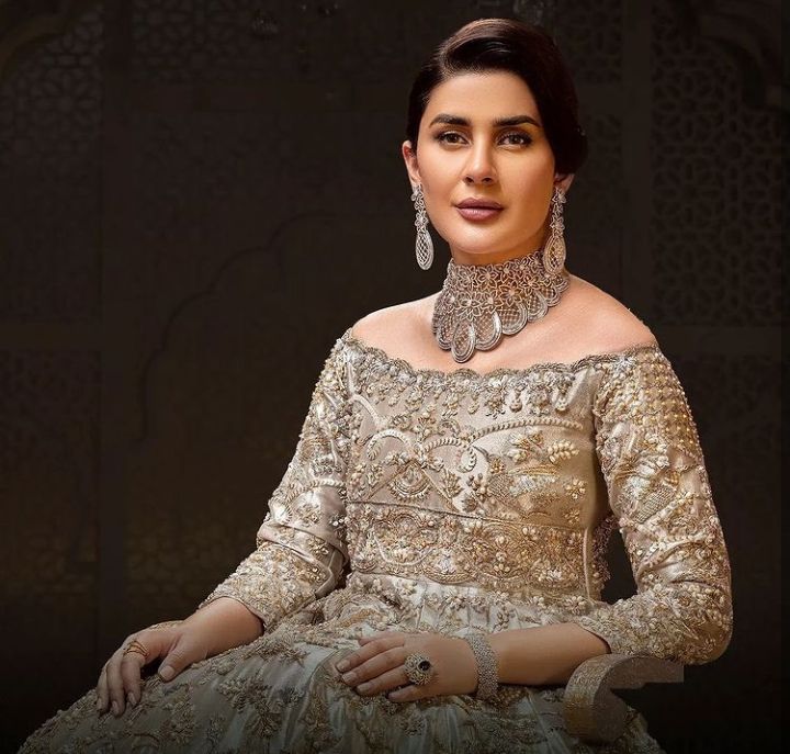 Kubra Khan Stuns Like A Royalty In Her Shoot