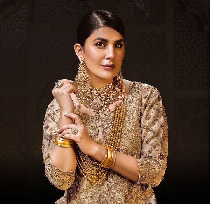 Kubra Khan Stuns Like A Royalty In Her Shoot