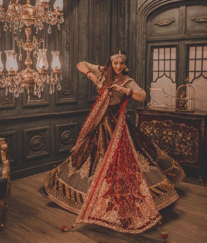 Hareem Farooq's Traditional Avatar This Wedding Season