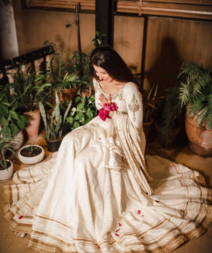 Hareem Farooq's Traditional Avatar This Wedding Season