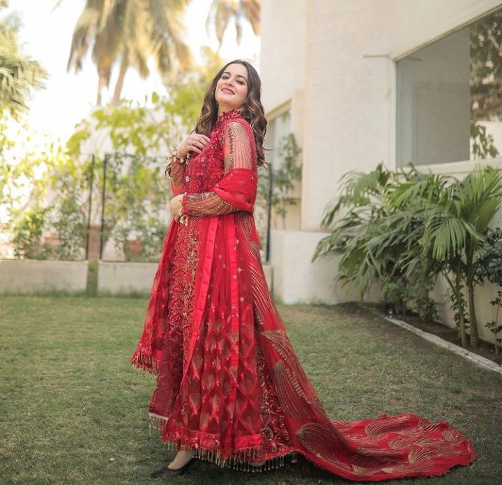 Aiman Khan Stuns In Naqsh By Maryam