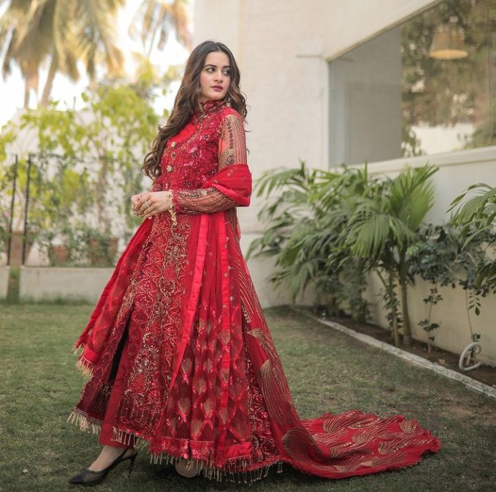 Aiman Khan Stuns In Naqsh By Maryam