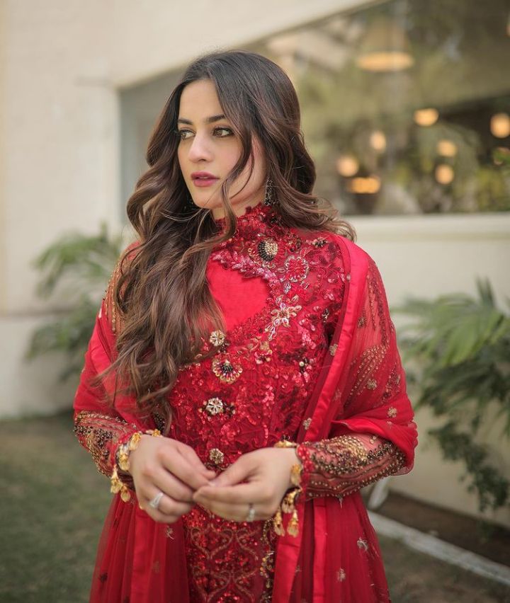 Aiman Khan Stuns In Naqsh By Maryam | Reviewit.pk