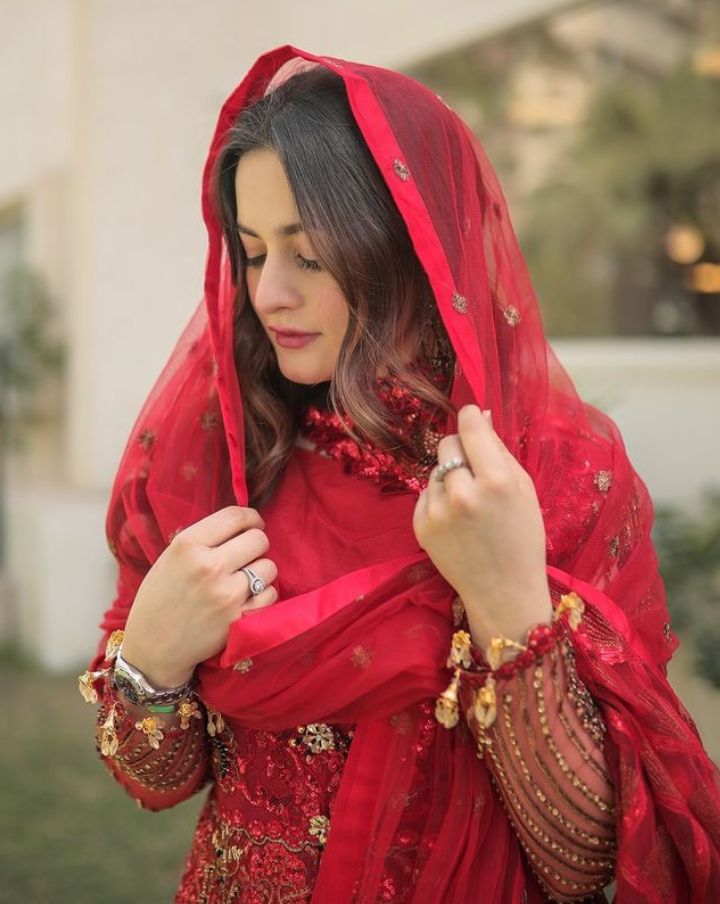 Aiman Khan Stuns In Naqsh By Maryam