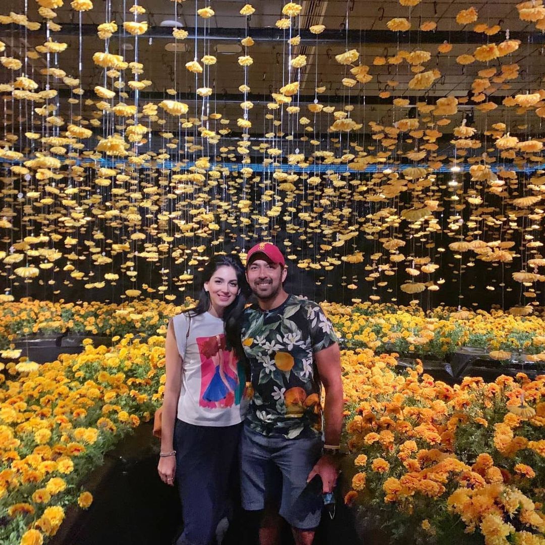 Aisam Ul Haq Qureshi Shares Adorable Pictures with Wife | Reviewit.pk