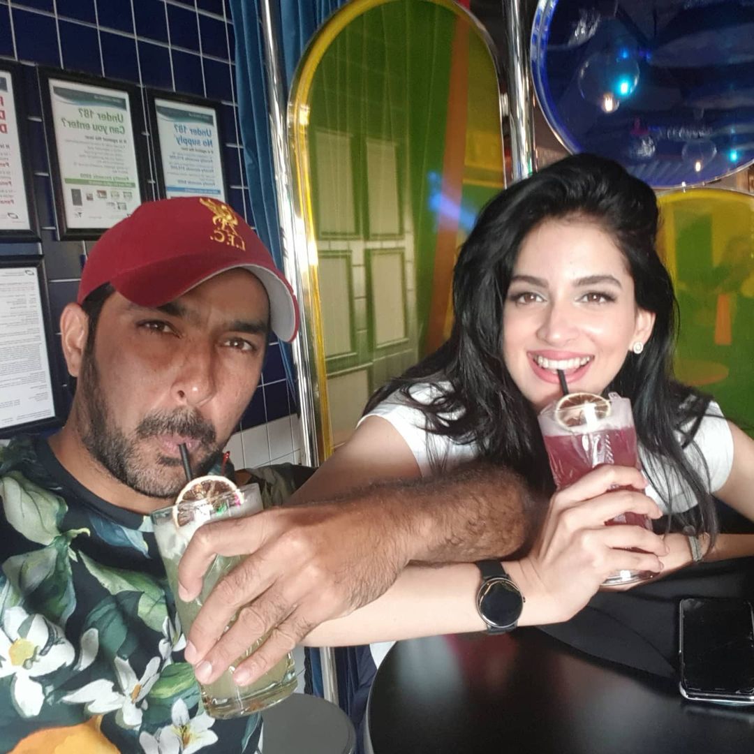 Aisam Ul Haq Qureshi Shares Adorable Pictures with Wife | Reviewit.pk