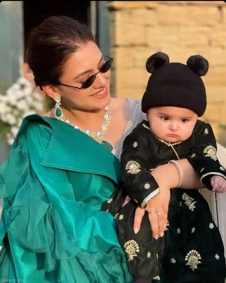 Sadia Ghaffar Shares Adorable Pictures With Daughter From Saboor's Wedding