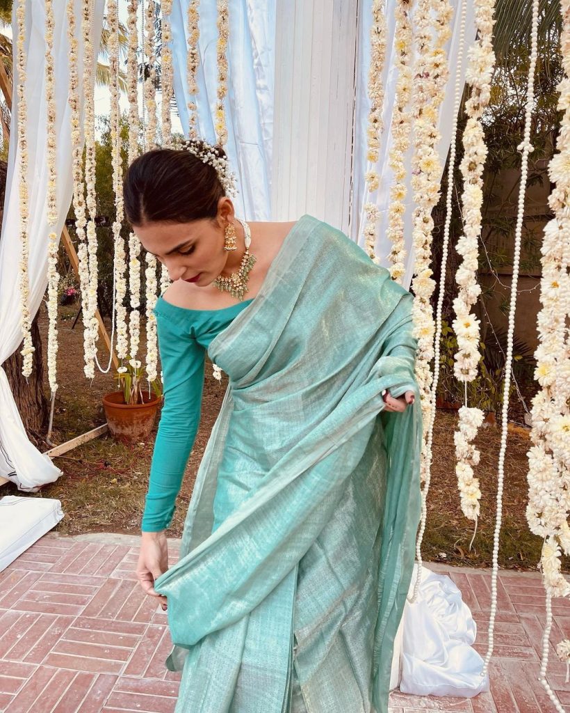 Sadia Ghaffar Shares Adorable Pictures With Daughter From Saboor's Wedding
