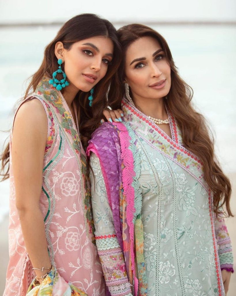 Reema Khan Dazzles In Farah Talib Aziz Lawn 2022 Reviewit.pk