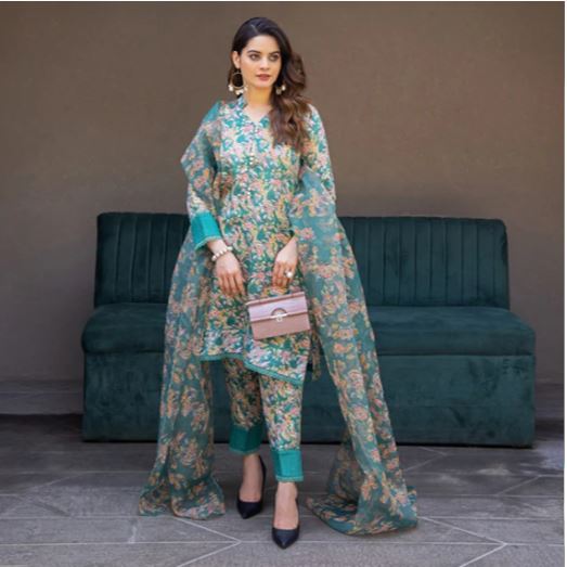 Aiman Minal Closet Latest Spring Collection 2022