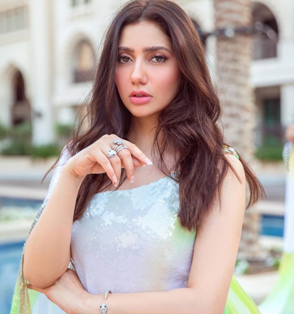 Mahira Khan Wins Over Pakistani Fans' Hearts