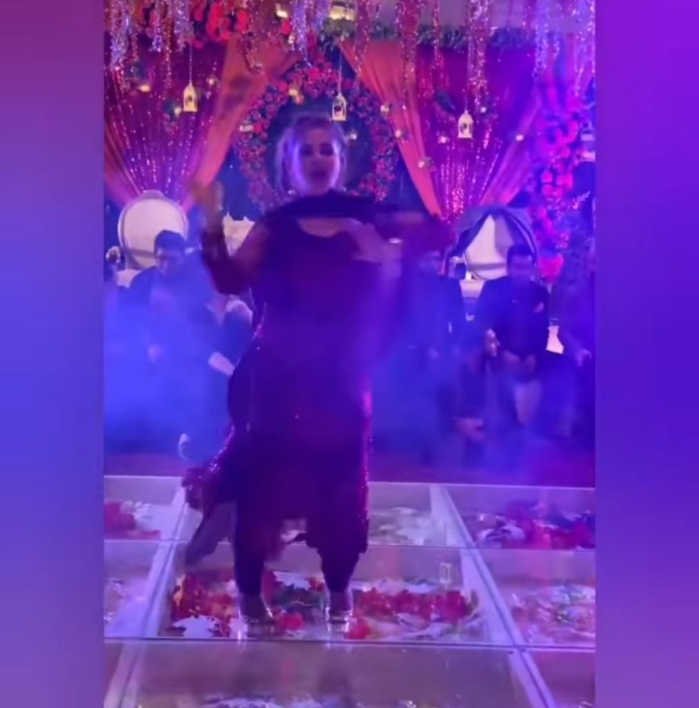 Public Criticism on Mishi Khan's Dance At a Wedding