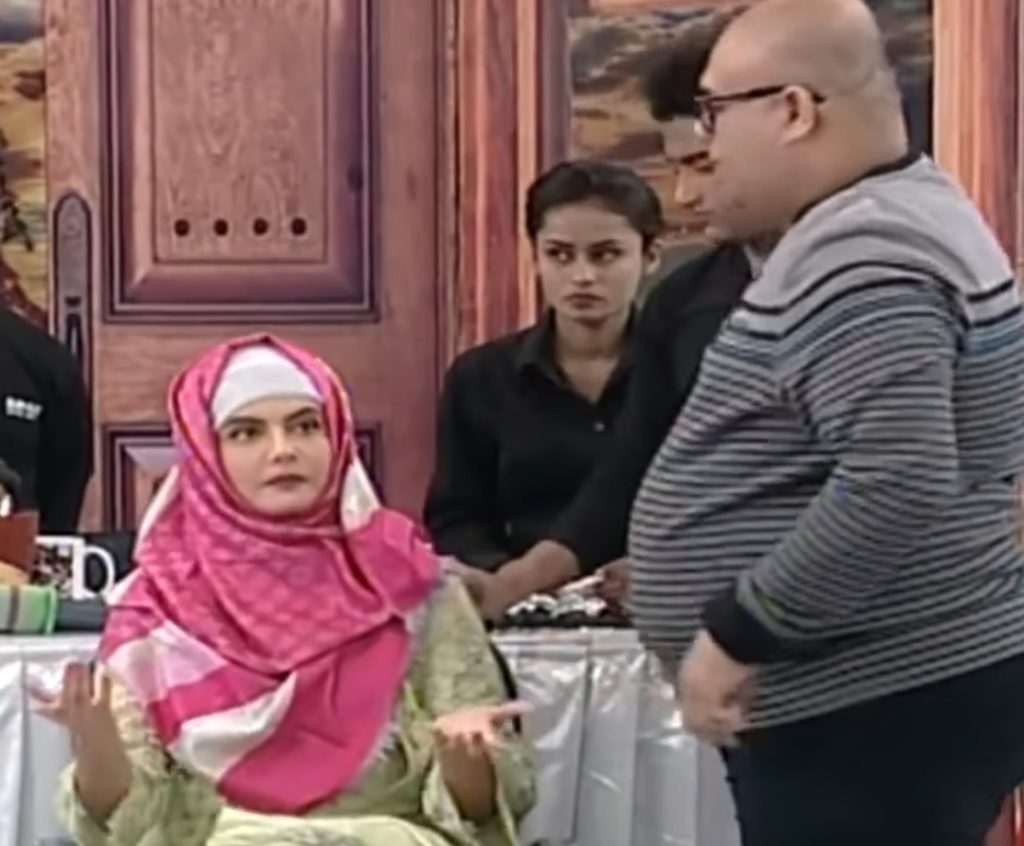 Nida Yasir Faces Strong Criticism For Making Mockery of Hijab