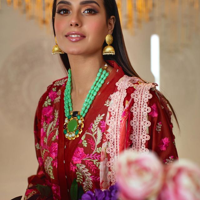 Ansab Jahangir Luxury Lawn Collection’22 Featuring Iqra Aziz