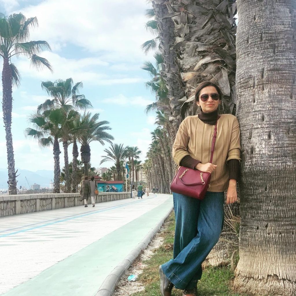 Anchor Maria Memon Dazzling Pictures From Europe