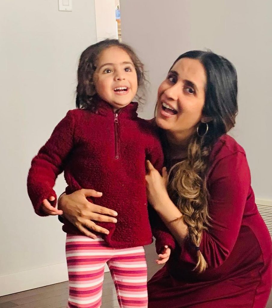 Actress Sabreen Hisbani Family Pictures | Reviewit.pk