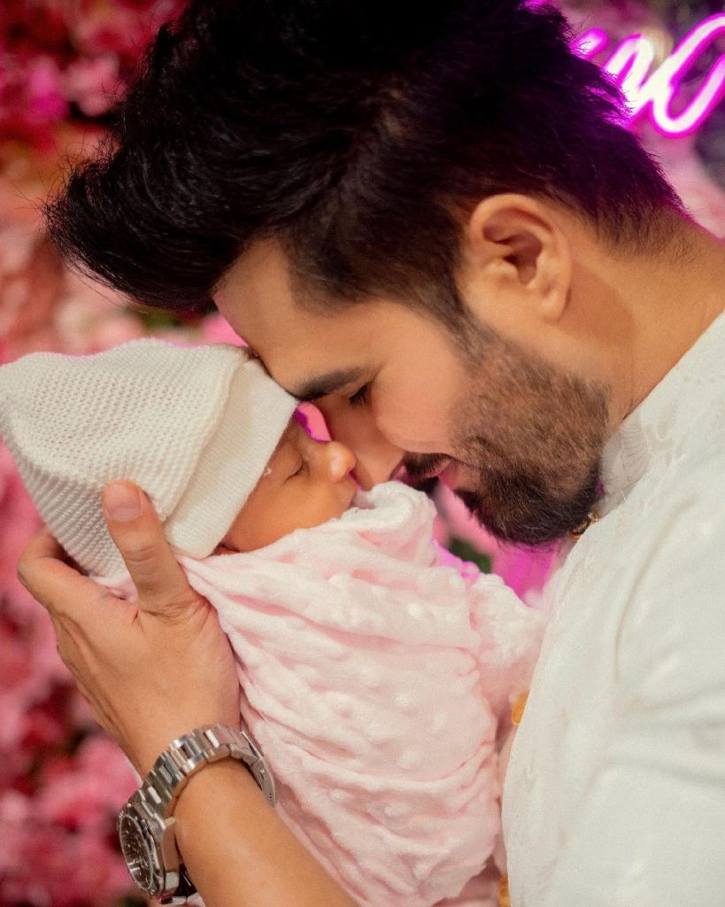 Falak Shabir Sings A Song For His Daughter Alyana - Adorable Video