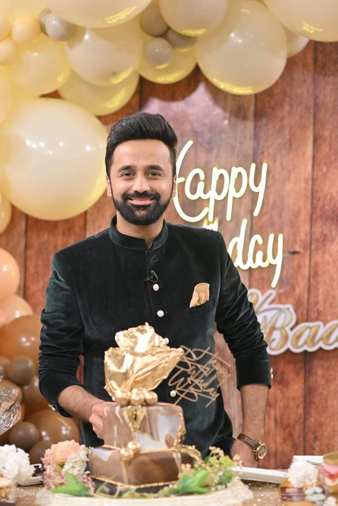 Waseem Badami Celebrates Birthday at Good Morning Pakistan