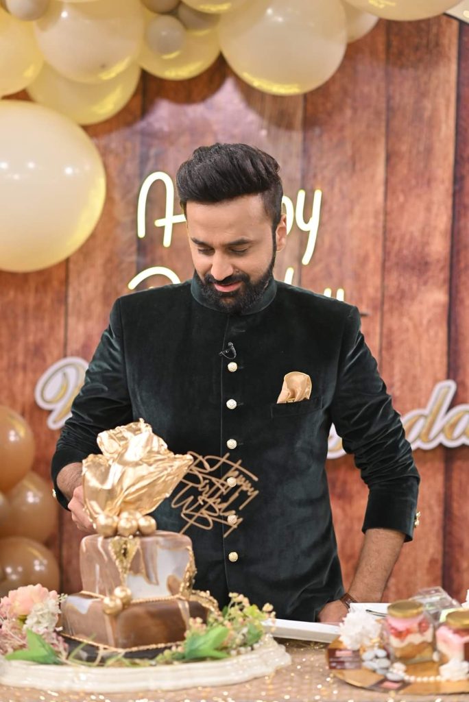 Waseem Badami Celebrates Birthday at Good Morning Pakistan