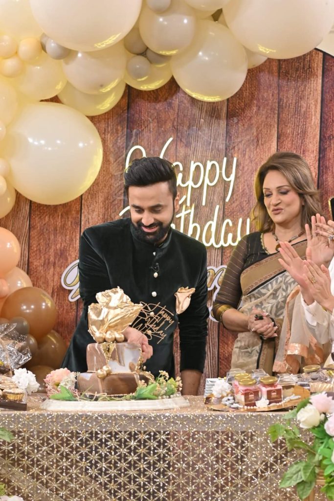 Waseem Badami Celebrates Birthday at Good Morning Pakistan