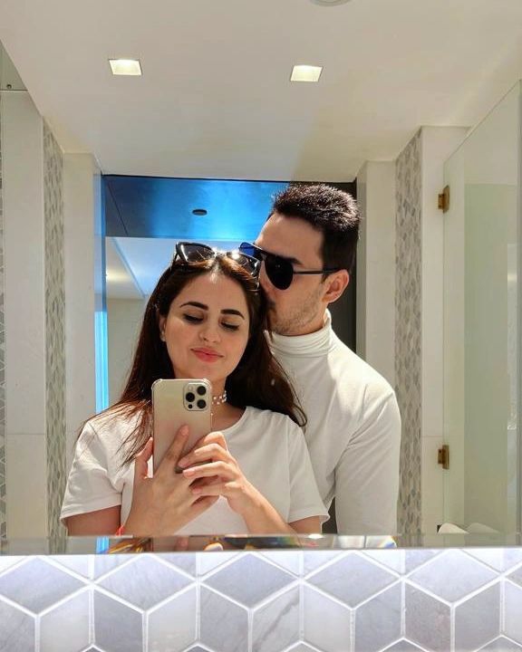 Fatima Effendi Latest Pictures with Her Husband